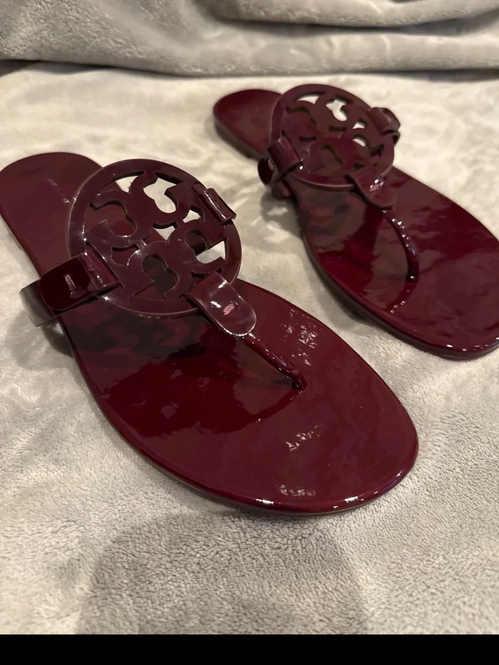 Tory Burch Patent Thong Sandals in Burgundy